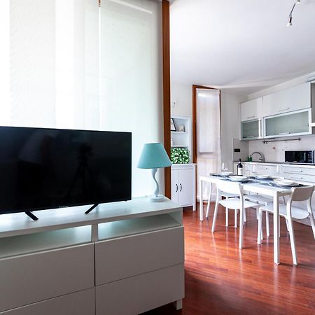Appartamento Caterina A 5 Minuti Da Milano Fiere E San Siro Con Wifi-Netflix-Free Parking Buitenkant foto